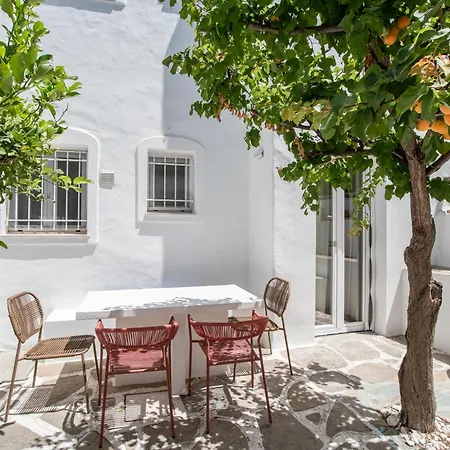 Adelfia Konukevi Páros