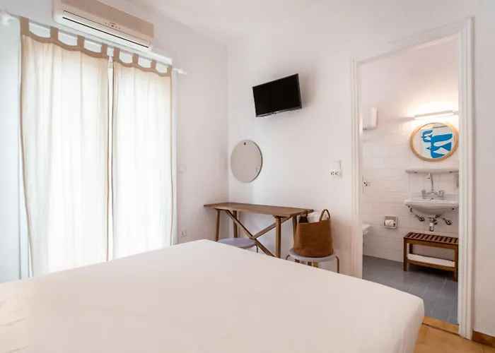 Adelfia Πανσιόν