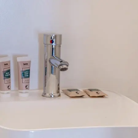 בית הארחה Adelfia 3*