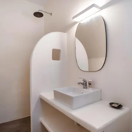 Adelfia 3* פארוס