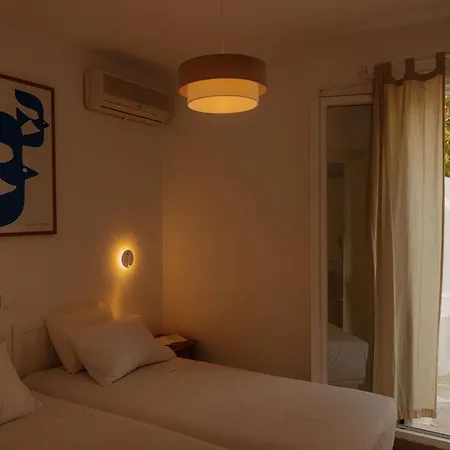 Adelfia 3* פארוס