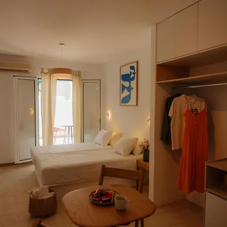 Adelfia Pensionat Páros