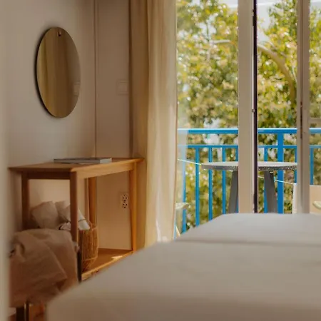Adelfia * Parikia (Paros)