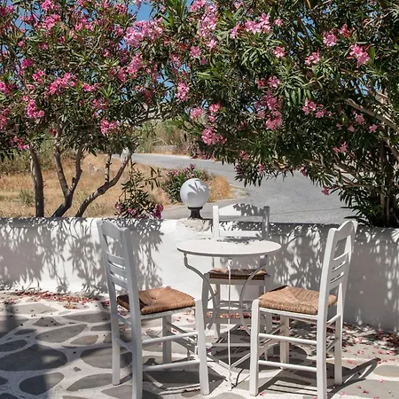 Adelfia Parikia (Paros)